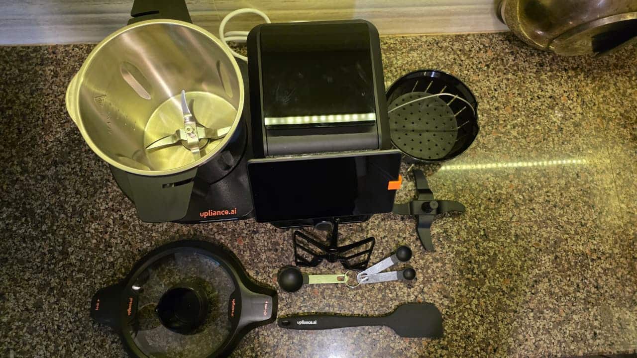 Upliance 2.0 box content