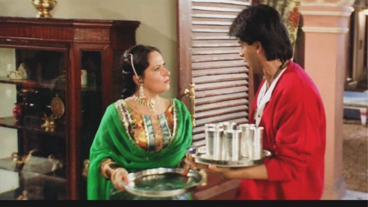 Do you know Shah Rukh Khan once played a junior artist? Himani Shivpuri reveals and says how he helped her in the iconic saree scene in DDLJ