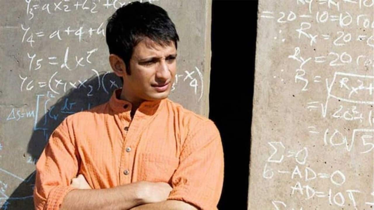 3 Idiots: Fans loved Sharman Joshi's portrayal of Raju Rastogi and thought it was fantastic. The audience connected with his portrayal of a straightforward, troubled student juggling the demands of life. His portrayal of the character and his delivery of the dialogue made Raju Rastogi genuinely unforgettable.