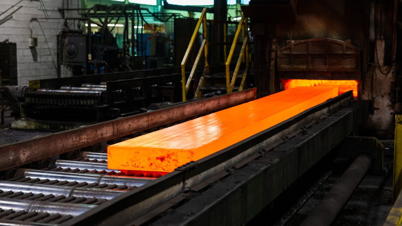 Aluminum heads for three-year high as US-China tensions ease