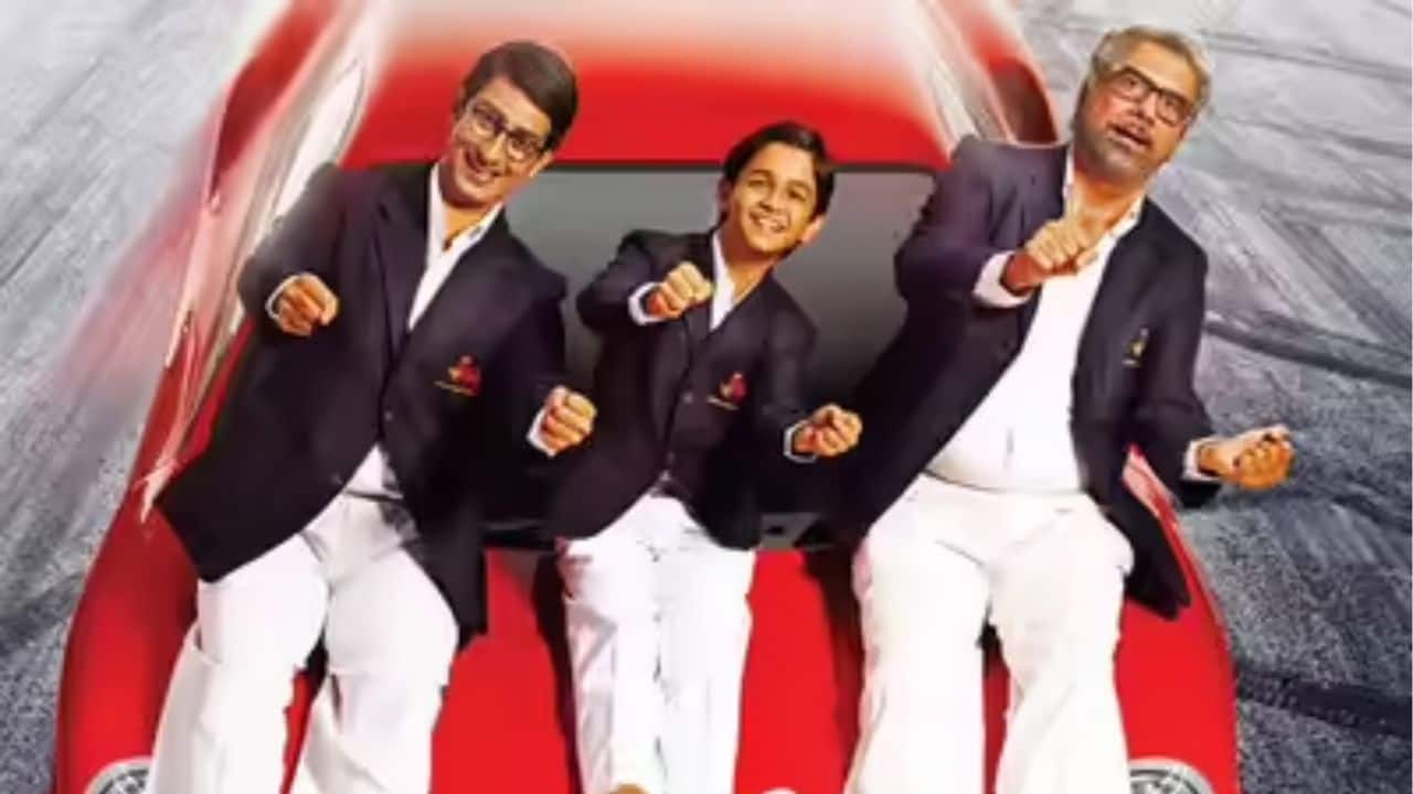 Ferrari Ki Sawaari: In 2012, Sharman Joshi stepped into one of his most heartfelt performances in 'Ferrari Ki Sawaari'. He played the role of a father who is willing to go above and beyond for his son’s dream. As Rustom aka Rusy, he made the viewers smile, cry and cheer, all with one performance. 