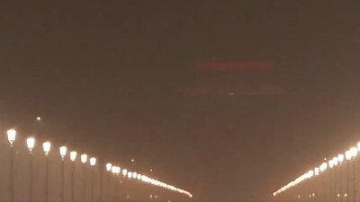 ‘India Gate disappeared’: Congress, AAP take potshots as smog, very poor AQI choke Delhi