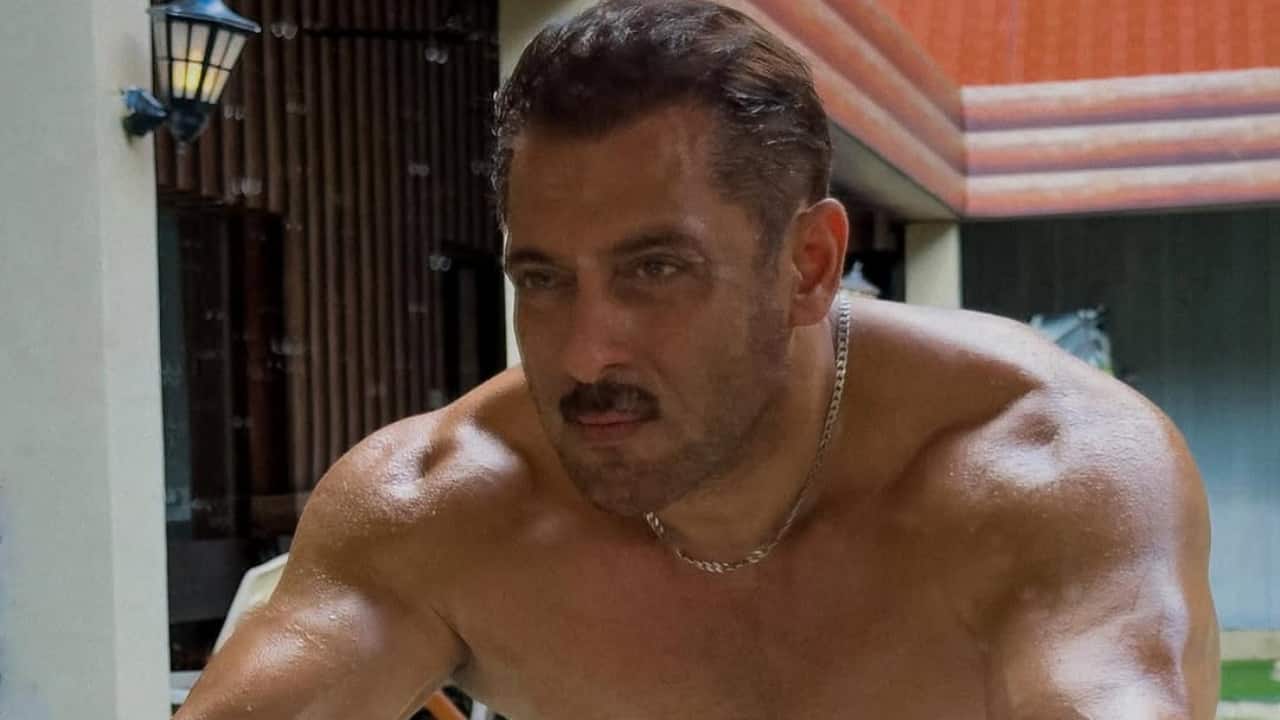Salman Khan flaunts ribbed physique in new shirtless pics, see here