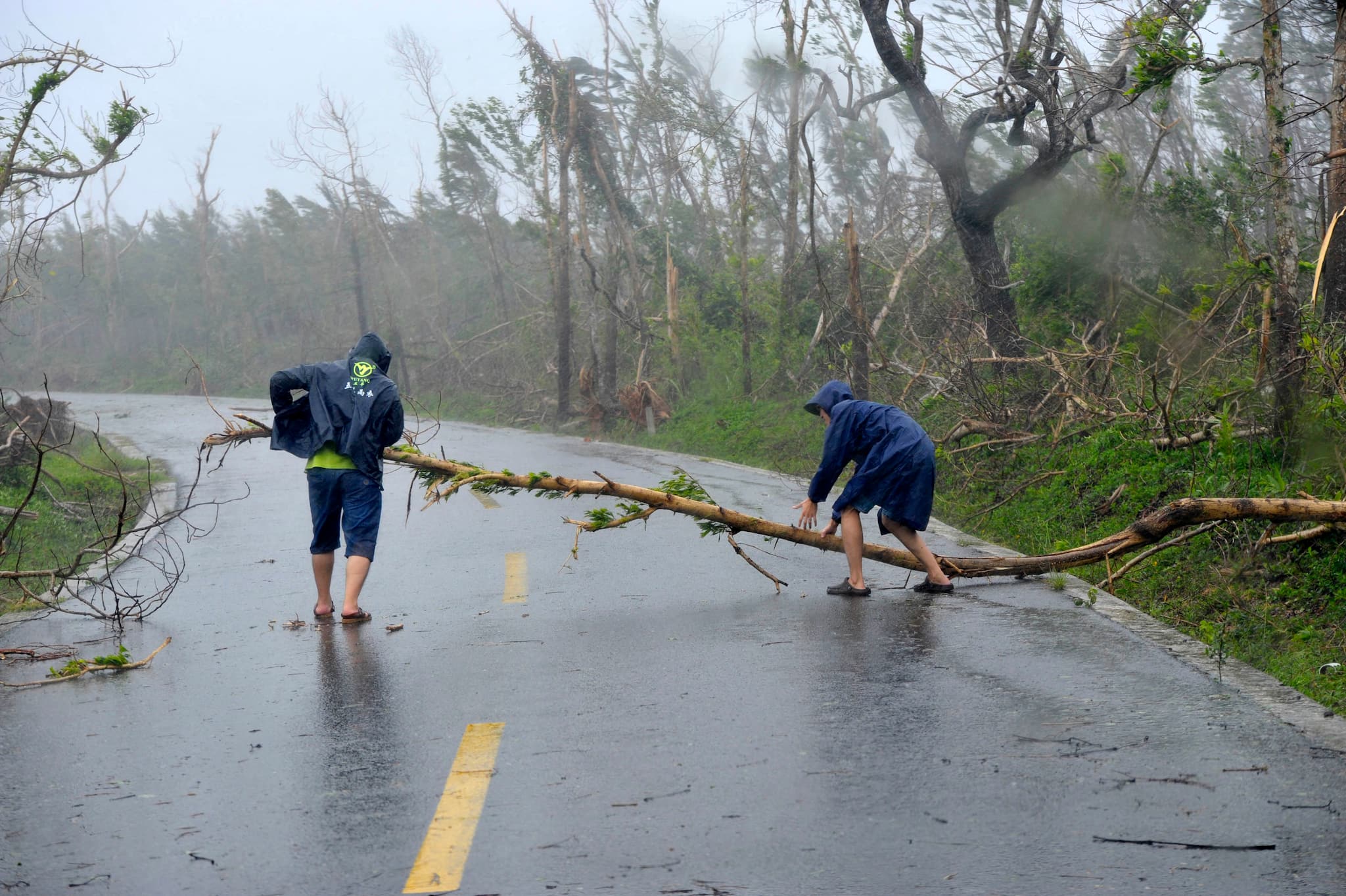 Tens of thousands take shelter as Typhoon Kalmaegi slams into Philippines