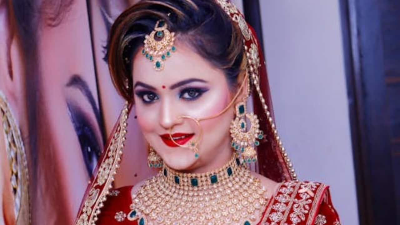 Dermatologist shares tips for brides-to-be to make their makeup last longer