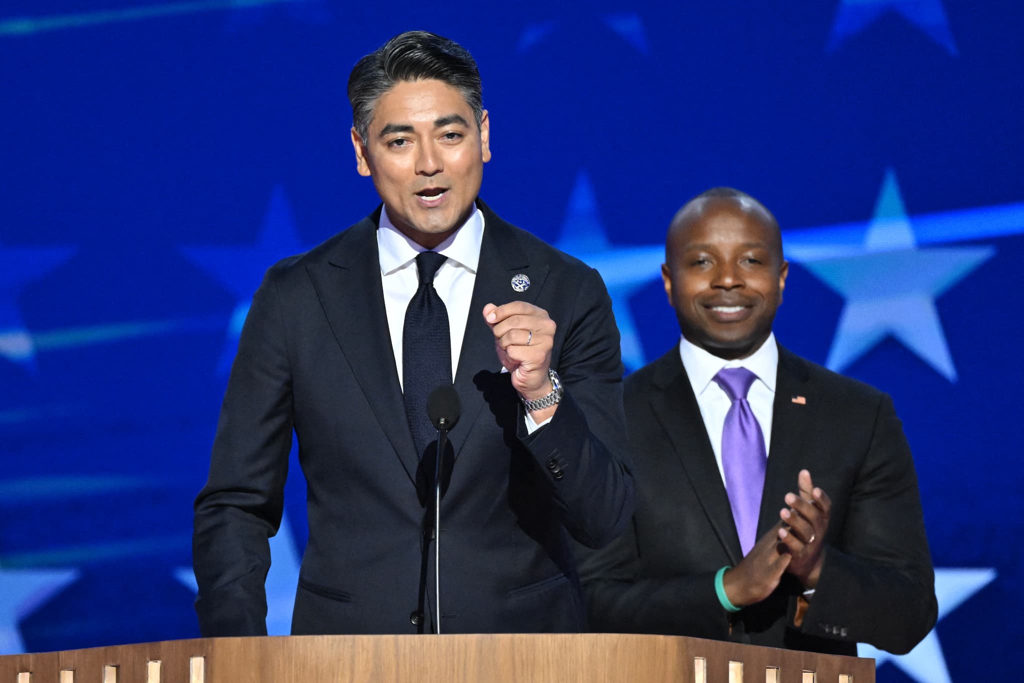 Indian-origin Aftab Pureval wins re-election as Cincinnati mayor, defeating JD Vance’s half-brother Cory Bowman Indian-origin Aftab Pureval wins re-election as Cincinnati mayor, defeating JD Vance’s half-brother Cory Bowman