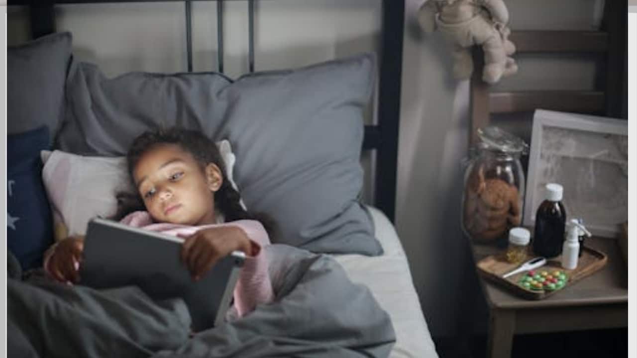 Is your child struggling with sleep issues with winter coming? Try these 8 doctor-approved ways to fix their problem