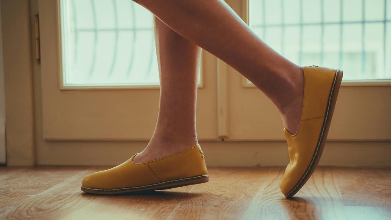 Nutritionist shares hack to hit 10K steps at home in an hour: from warm-up to cool down