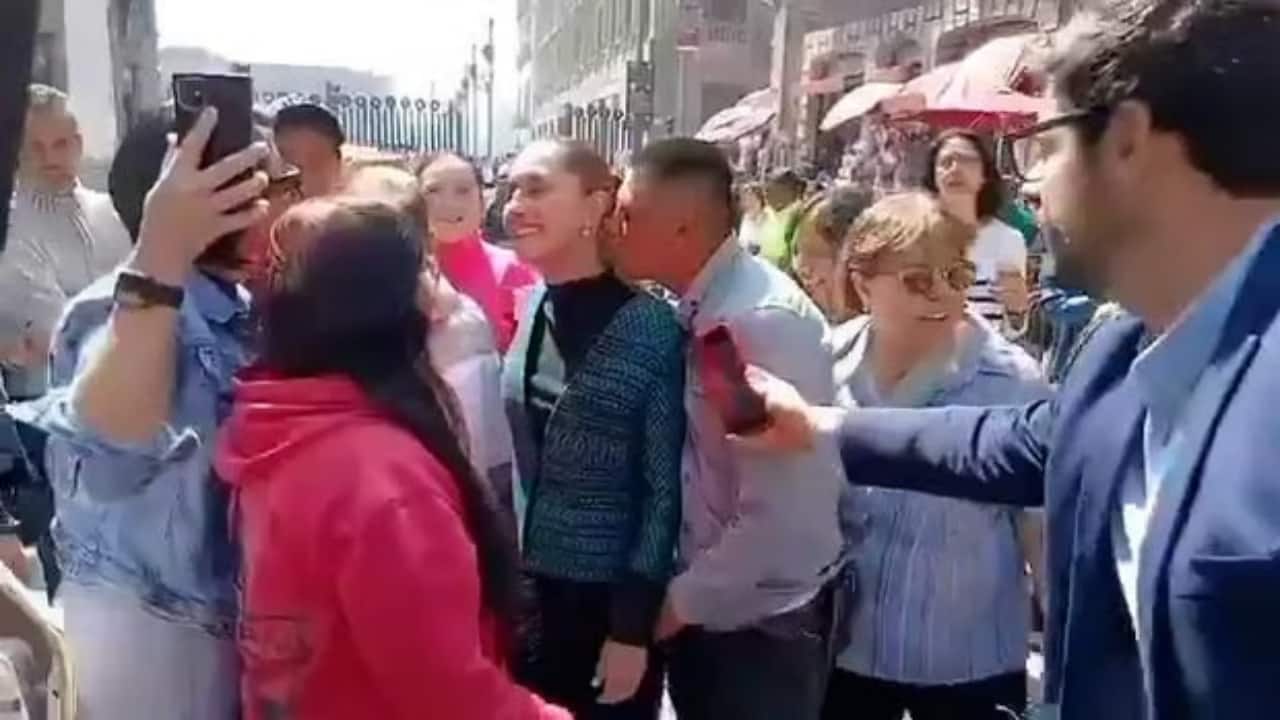 Man gropes Mexican president, tries to kiss her in public | Video