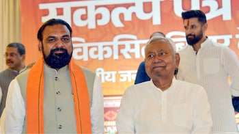 Bihar के नए मुख्यमंत्री ने नए मंत्रिमंडल में 29 विभागों का कार्यभार संभाला | आवंटित विभागों की पूरी सूची देखें 2 Bihar cabinet ministers list 2025: Nitish Kumar hands over home ministry to BJP's Samrat Choudhary | Full portfolio list