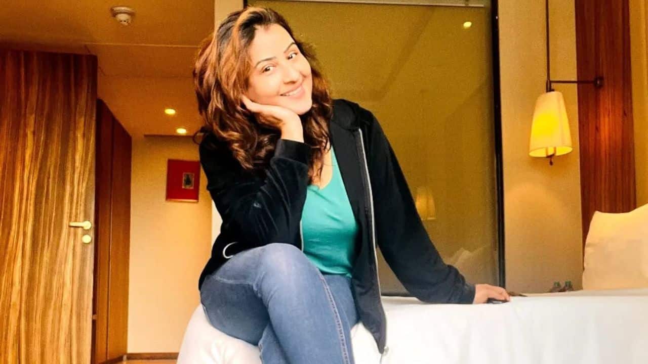 <strong>Shilpa Shinde</strong><br />Following a public conflict with the producers of Bhabi Ji Ghar Par Hain over payment and work conditions, she quit the show. The production house and CINTAA took action against her for a breach of contract, which led to a temporary ban on her from working in other television shows.