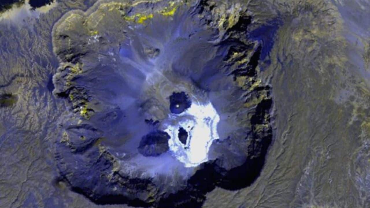 Eerie ‘skull’ emerges in Sahara’s ancient volcanic crater, visible even from Space