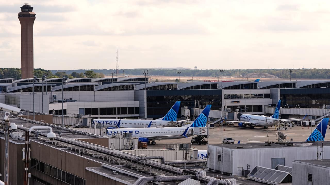 U.S. flight cancellations: How the government shutdown is disrupting air travel