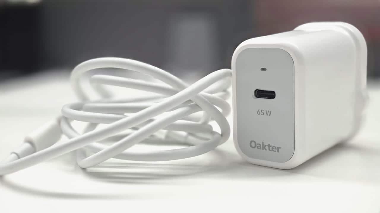 Everyday usability<br />Weighing light and fitting easily in a small pouch, the Oakter 65W GaN Charger is a practical addition for travellers and professionals who prefer carrying a single charger for all devices. The inclusion of the USB-C cable adds immediate convenience, whether for workstations, bedside use, or charging on the go. The only drawback is its single-port design, which limits simultaneous charging, but for solo-device users, it’s hardly a dealbreaker.
