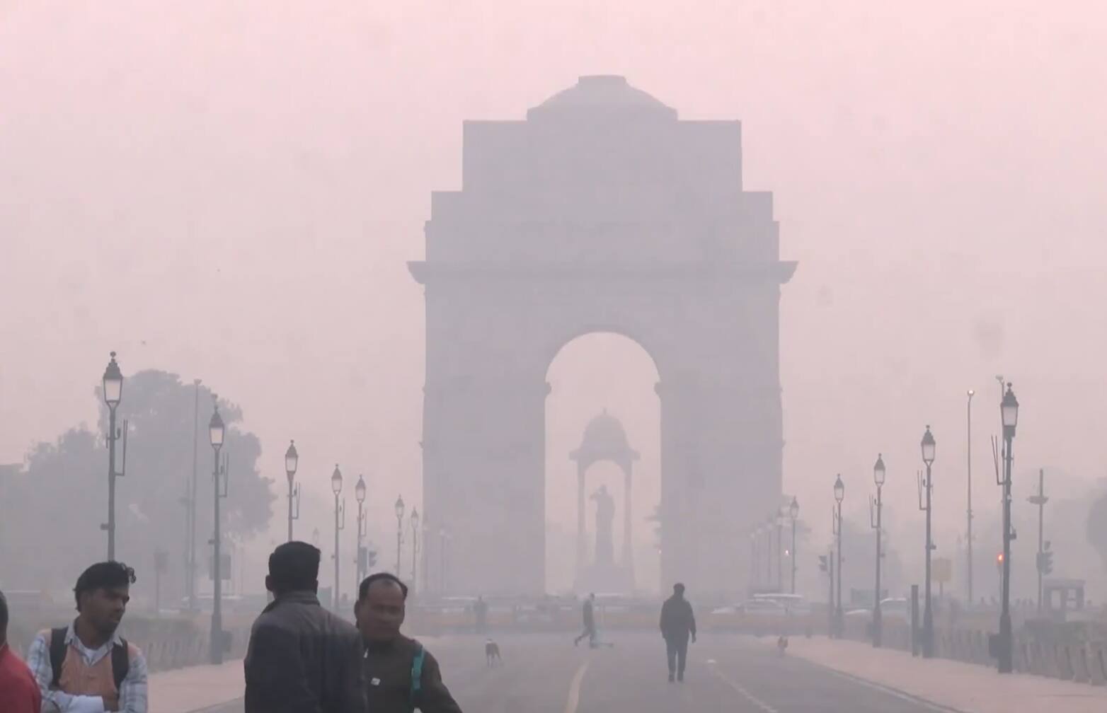 Delhi's air quality stays severely polluted despite a week of clear, sunny weather