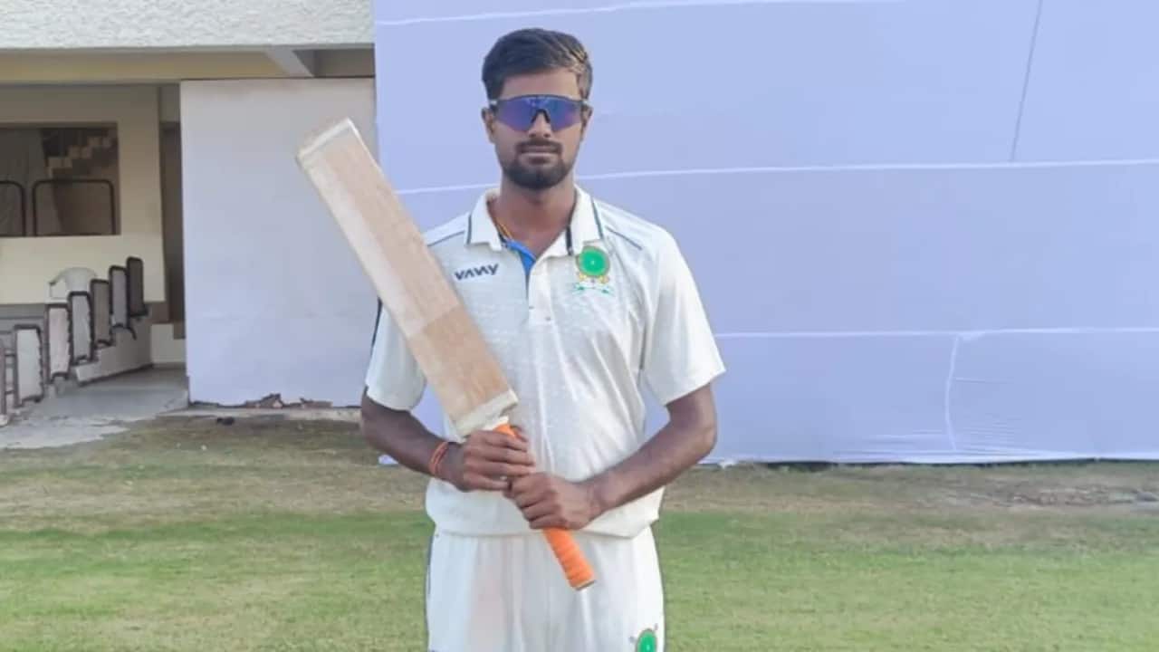6,6,6,6,6,6,6,6 - Akash Kumar Choudhary clobbers 8 consecutive SIXES, smashes fastest fifty in First-Class cricket