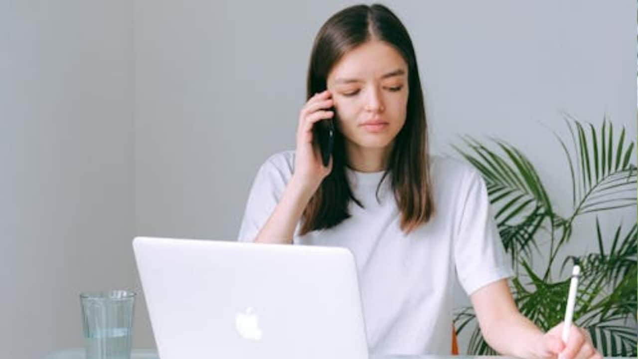 Do you talk on phone while it is being charged? Stop! Naturopathy doctor has a warning