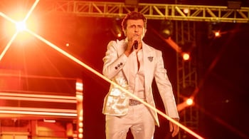 Adding to the excitement, Sonu Nigam invited a few lucky fans on stage to dance with him to his iconic track ‘Bijuria’, much to the delight of the cheering audience.