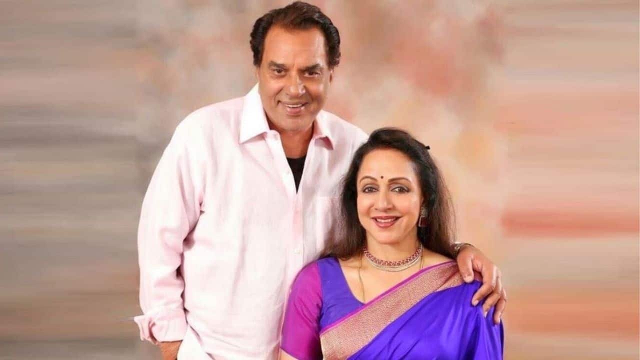 Hema Malini rushes to Breach Candy hospital as Dharmendra remains on ventilator support Hema Malini rushes to Breach Candy hospital as Dharmendra remains on ventilator support