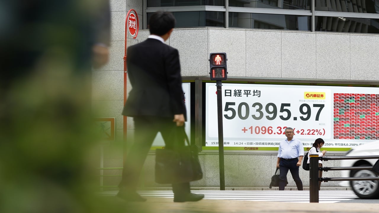 Asian stocks fall as Fed rate cut doubts emerge
