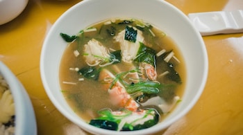 Miso soup, a traditional Japanese breakfast, is now trending as a gut-healthy and weight-loss-friendly food, thanks to its probiotic and prebiotic benefits. (Image: Pexels)