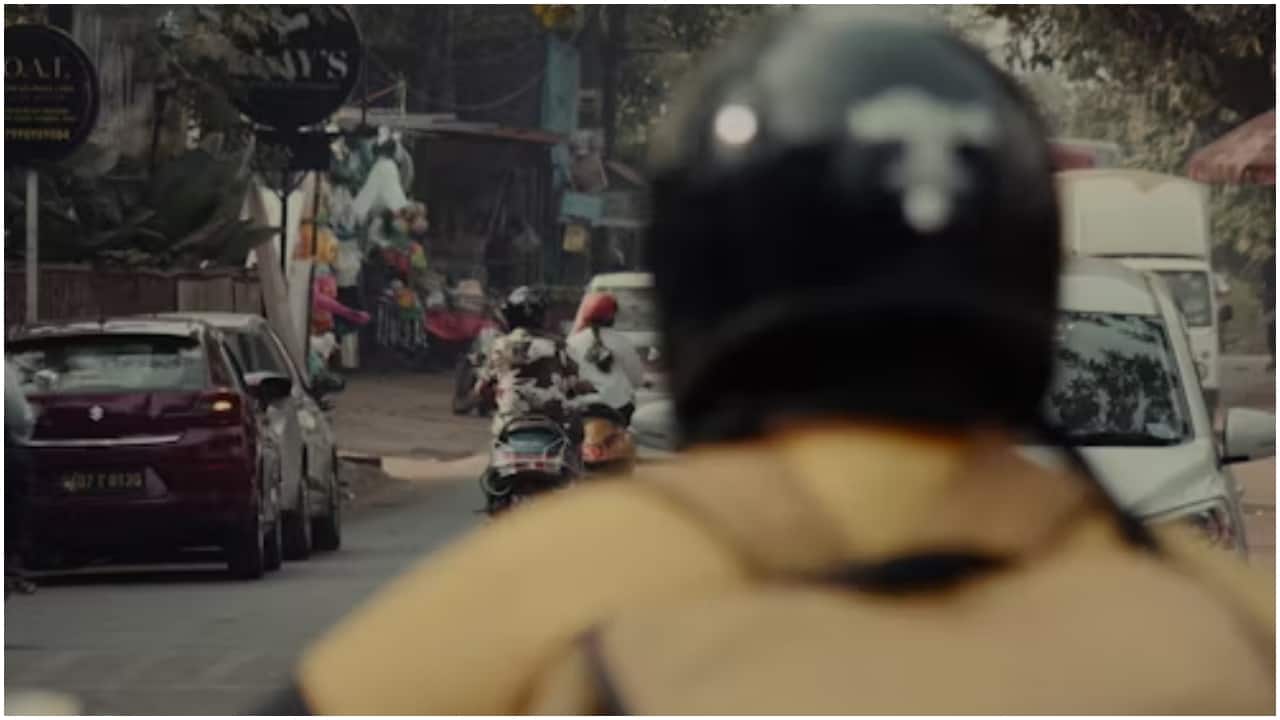 Blinkit delivery agent offers chocolate to woman after asking her for help to charge EV: 'How generous'