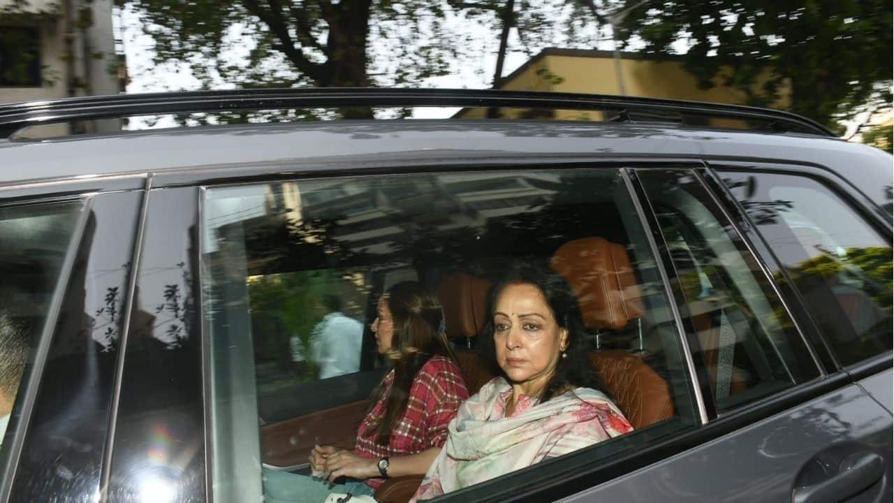Emotional Hema Malini makes first appearance with Esha Deol after condemning death news about Dharmendra’s health