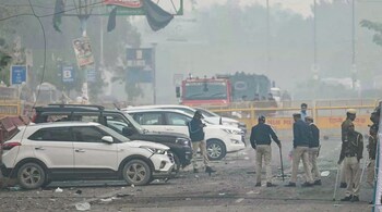 Security personnel check for evidence at the blast site following an explosion near the Red Fort in the old quarters of Delhi on November 11, 2025. (Photo by Arun SANKAR / AFP)