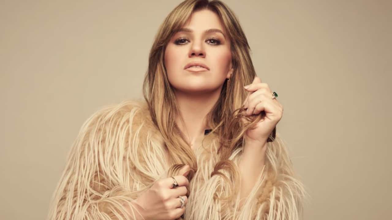 Kelly Clarkson reveals her ex-manager once asked her to get a B**b job: 'You’ve normalised crazy in this industry'