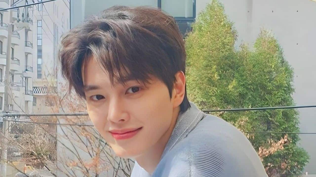 Song Kang’s first fan meet after military service sells out within minutes