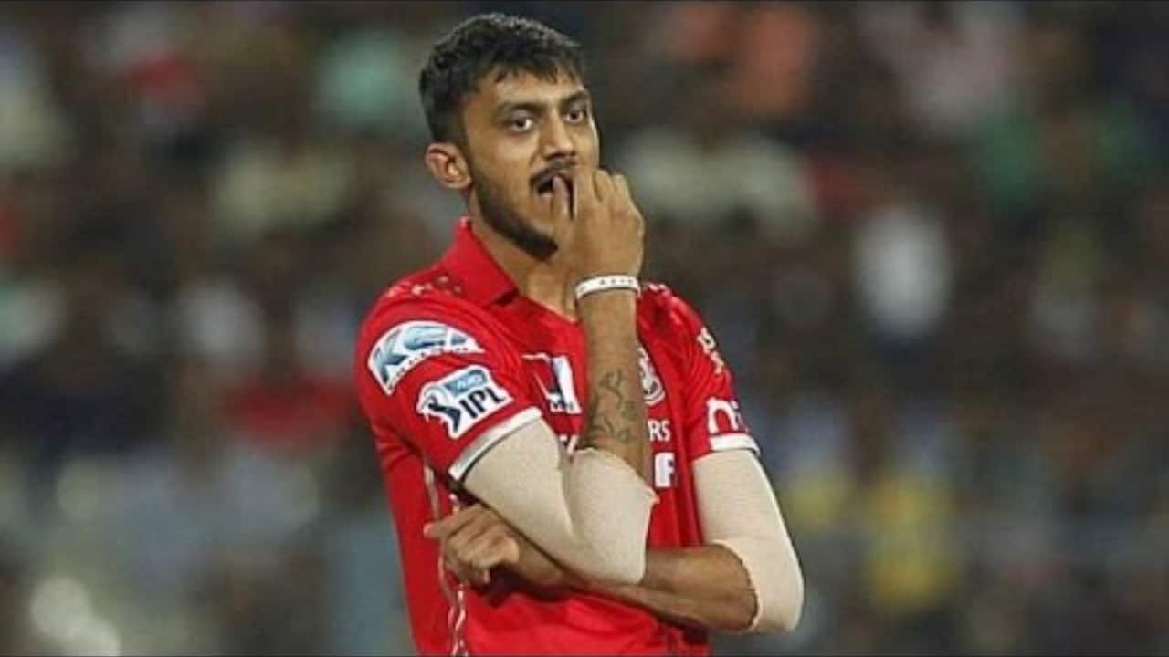 6.  Axar Patel – Kings XI Punjab (Now Punjab Kings): Ahead of the 2018 mega auction, Punjab chose to retain only Axar Patel, a move that surprised many. Despite being a talented all-rounder, Axar endured a below-par season — scoring just 80 runs and taking only three wickets in nine games. Though economical with the ball, his overall impact was minimal. The decision to retain him as the team’s lone core player backfired badly.