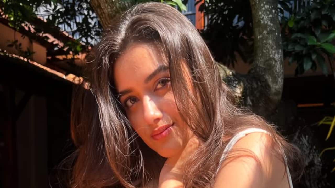 The Sun's Smile Everyone feels pleased when Bhagyashri smiles. It makes things appear better. Because she is so charming, I think a smile would be the best accessory.