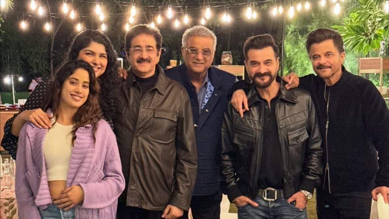 A lovely family moment from Boney Kapoor's 70th birthday celebrations is captured in this happy photo. The filmmaker is shown surrounded by love and warmth while posing with his siblings and kids. His daughters Janhvi Kapoor and Anshula Kapoor are standing next to him, along with his brothers Sanjay Kapoor, Anil Kapoor, and Reena Marwah.