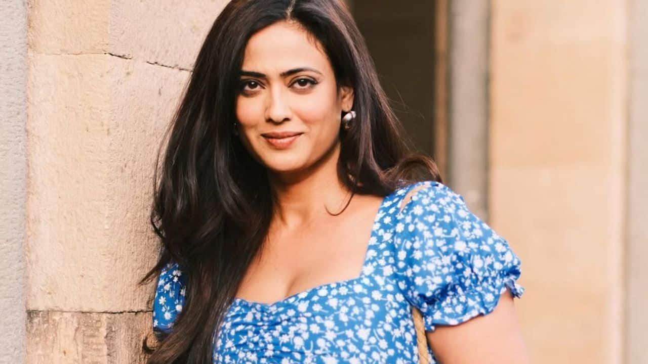 Shweta Tiwari A Facebook page falsely posted news about the Kasautii Zindagii Kay actress's death, causing widespread shock. Her then-husband, Abhinav Kohli, quickly clarified to the media that she was fine and healthy.