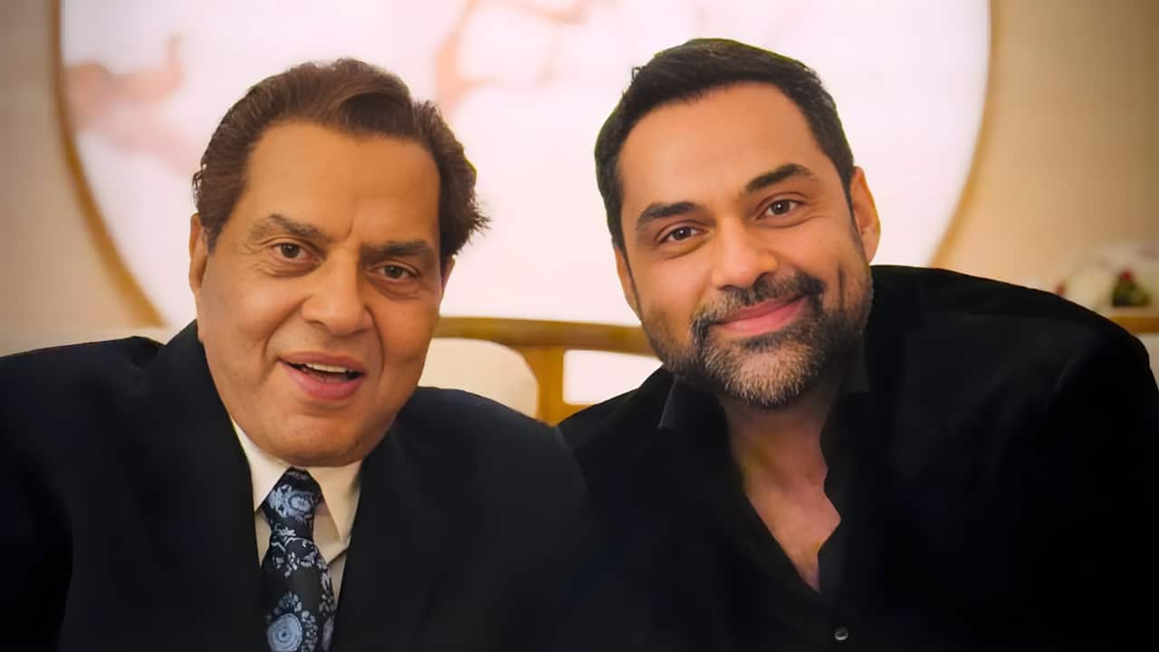 <strong>Twin in black</strong><br />Dharmendra poses with his nephew Abhay Deol. The actors looked dapper as they twinned in black outfits. Abhay was recently spotted at Dharmendra’s Mumbai residence to support his cousins amid the veteran actor’s hospitalisation.