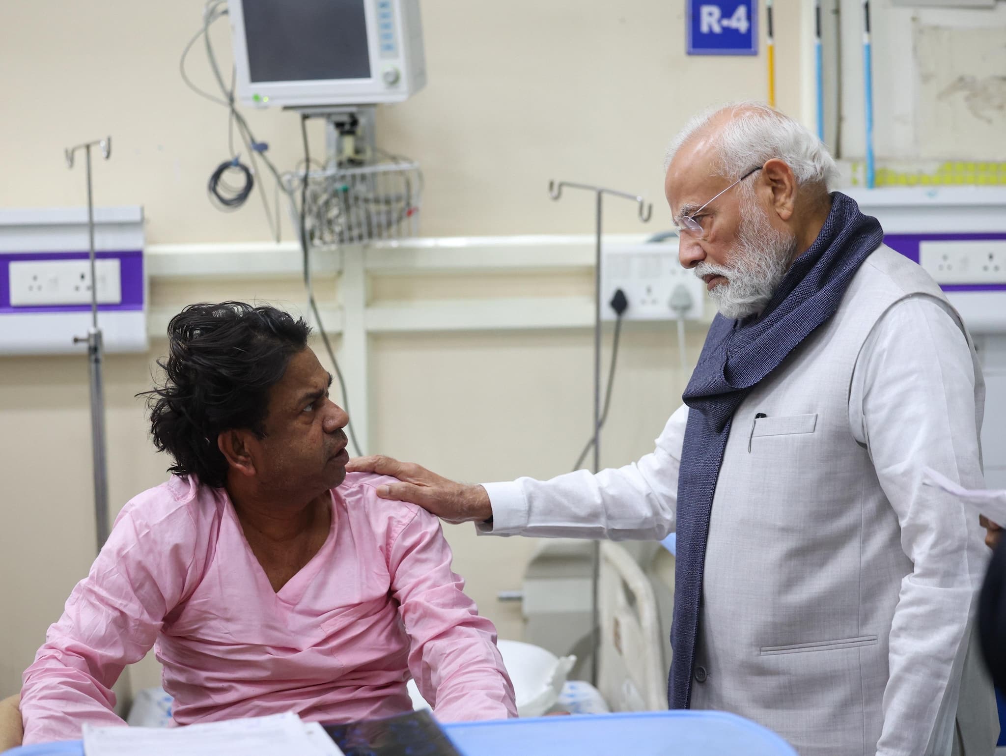 Red Fort blast: PM Modi meets survivors at Delhi's LNJP Hospital, to chair key security panel meet today