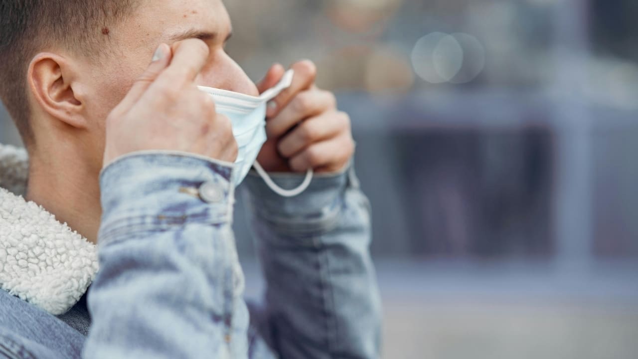 Neurologist shares why Delhi’s  winter haze is making people tired, forgetful and grumpy all day