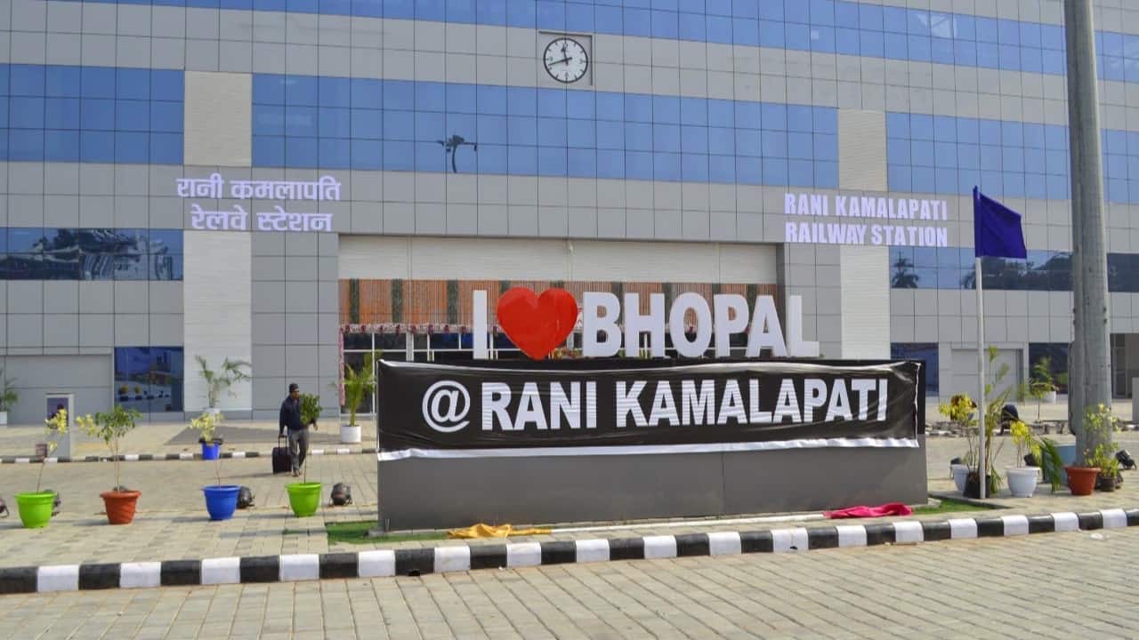 (Image: Rani Kamalapati Railway Station)