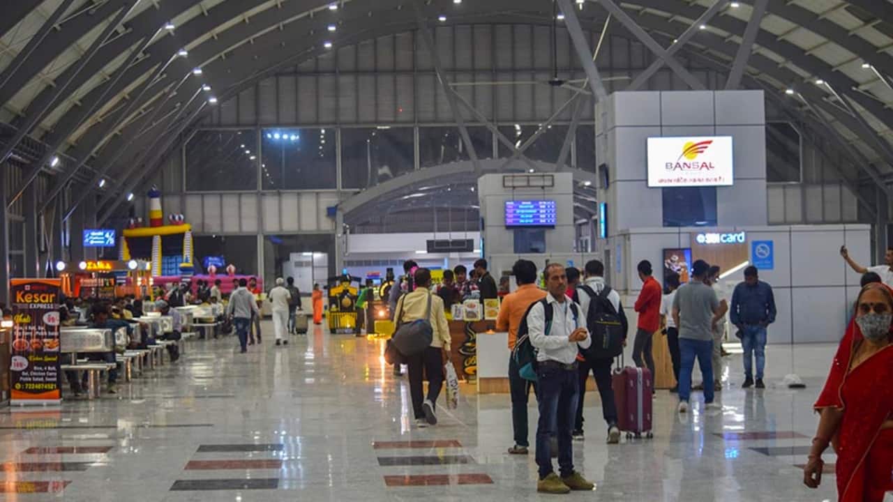 (Image: Rani Kamalapati Railway Station)