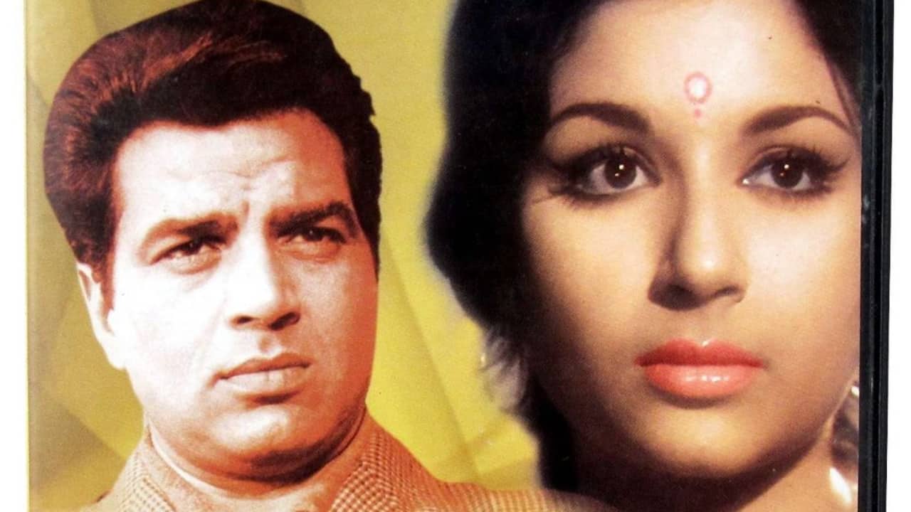 Anupama (1966) - A gentle, poetic performance where Dharmendra played a quiet, sensitive man. It revealed the softer, romantic side of the “He-Man” and remains one of his most tender roles.