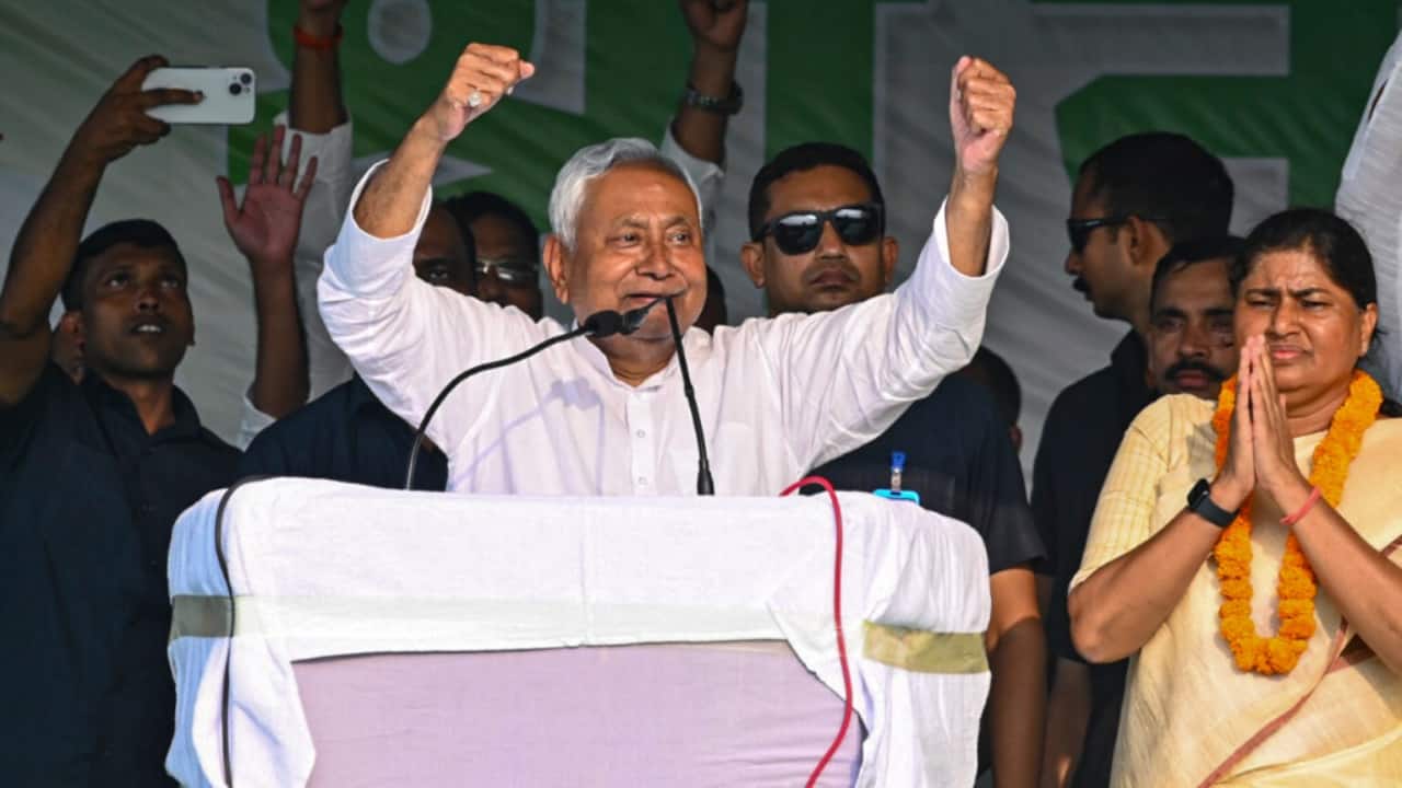 NDA on course for victory in Bihar, setback for Mahagathbandhan; Jan Suraaj barely registers: Vote Vibe exit poll