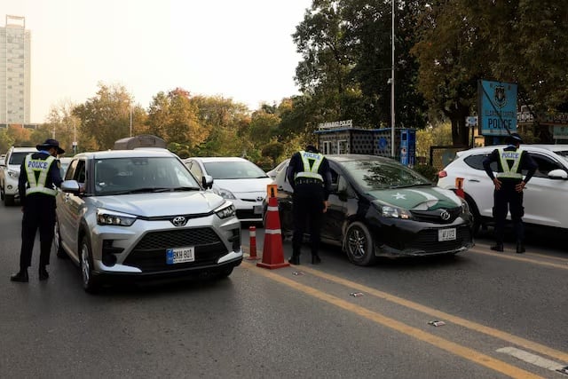 Sri Lankan cricketers ask to leave Pakistan after bombing, board says no