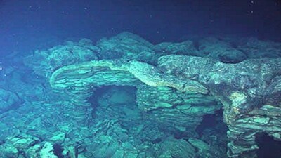 This underwater volcano off Oregon coast delays eruption until 2026