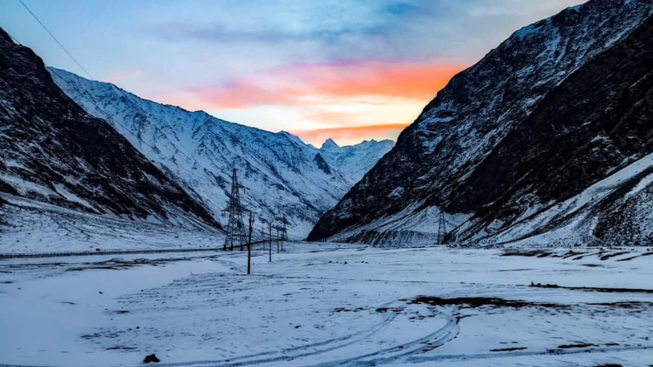 Discover Dras: World's second-coldest inhabited village where temperatures plunge below -40°C!