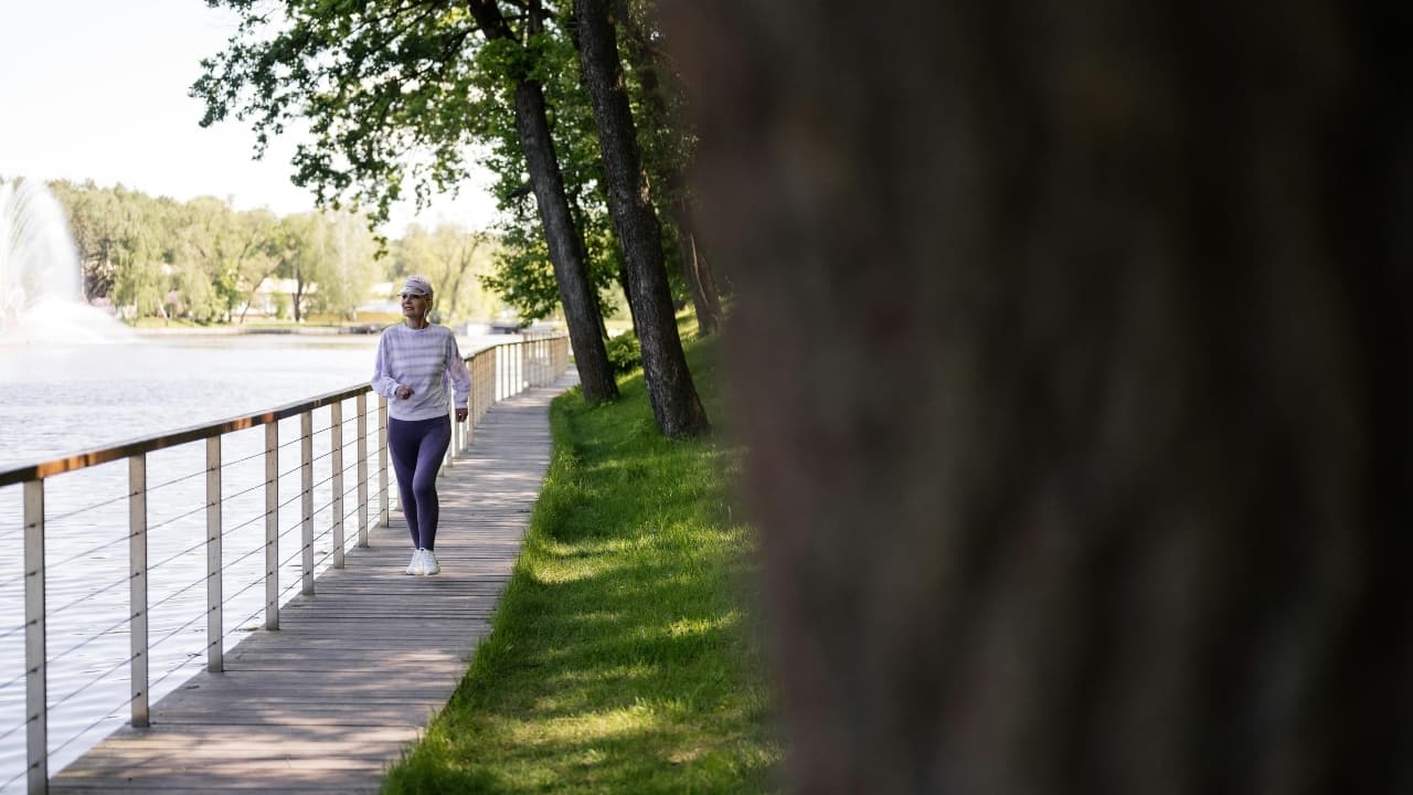 Long walk Vs short walks: Apollo Neurologist says latter are better; Here's why