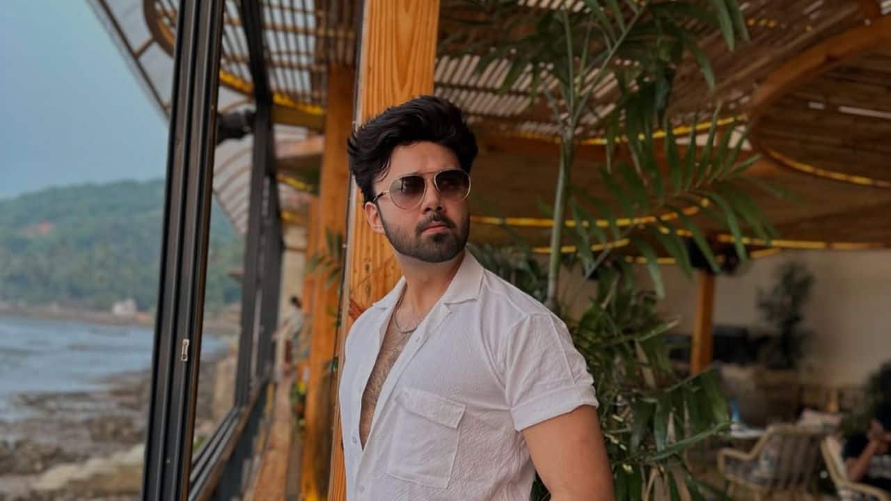 Avinash Mukherjee - Avinash Mukherjee portrayed Jagya in Balika Vadhu. Everyone adored his chemistry with Avika. Following his departure from Balika Vadhu, the actor focused on his education. He was last observed in Sasural Simar Ka 2.