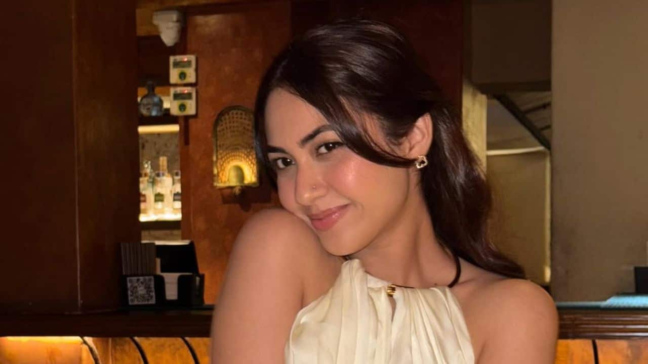 Reem Shaikh - Reem Shaikh has been active in the industry for 14 years. She began her career in acting as a youth performer. She performed as a child artist in programmes like Neer Bhare Tere Naina Devi, Ek Hazaaron Mein Meri Behna Hai, Yeh Rishta Kya Kehlata Hai, and others. She is currently a recognised TV actress.