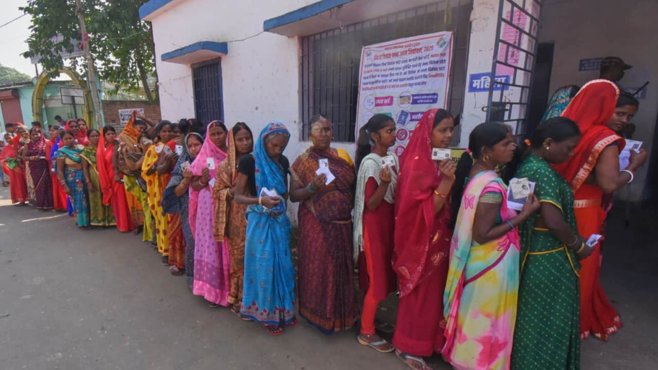 Bihar voters say 'No, SIR' to Mahagathbandhan as Rahul Gandhi’s ‘vote chori’ narrative flops