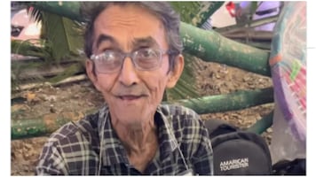 Former auto driver, this man now plays music on Kolkata streets to earn money for stray dogs. He's 73