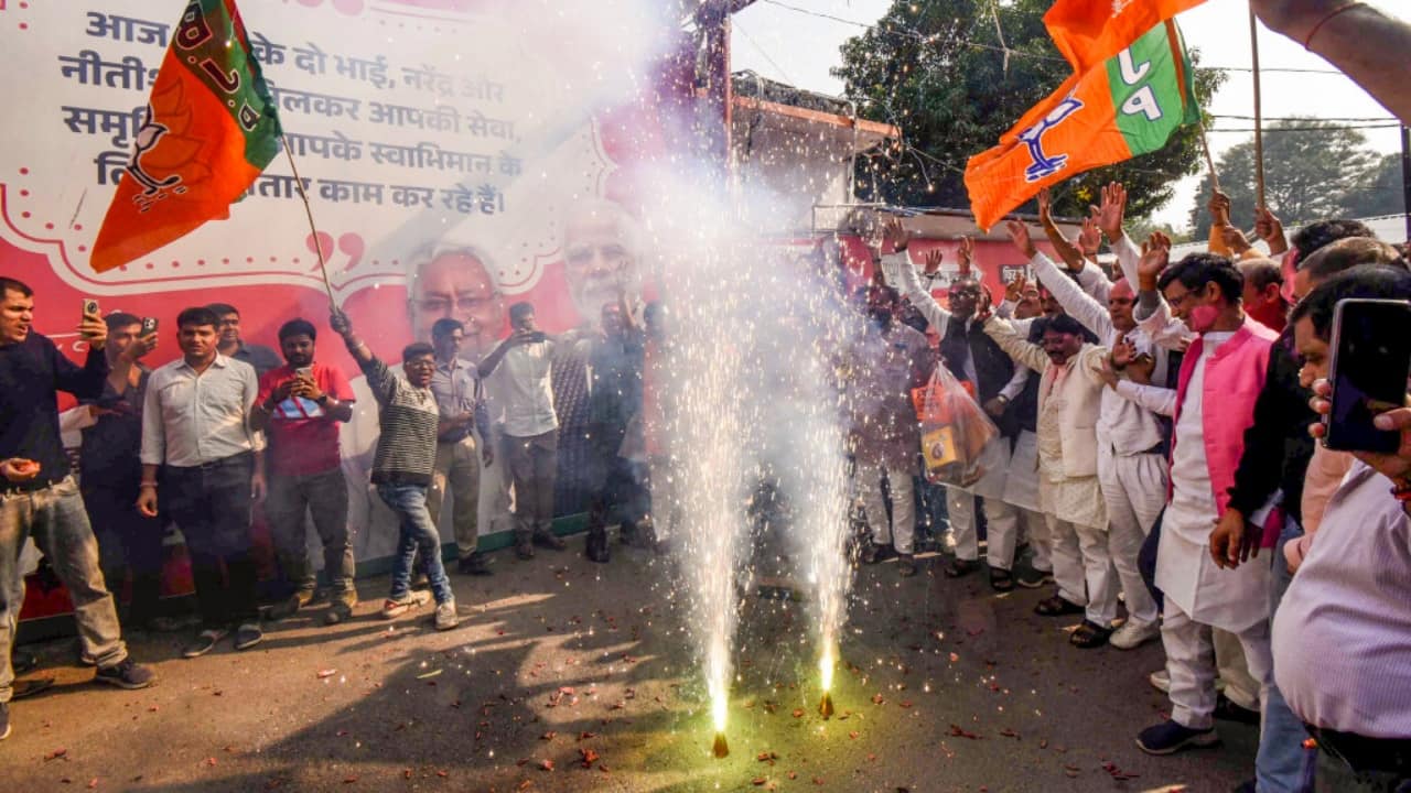 Friendly fights, heavy losses: NDA leads all 11 Bihar seats where Mahagathbandhan fielded rival candidates